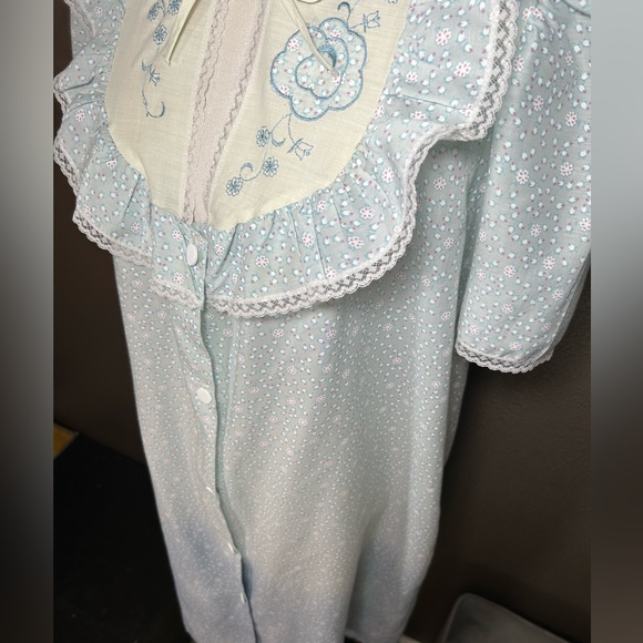 Cutest, VINTAGE, granny nightgown/dress!! - Picture 5 of 9
